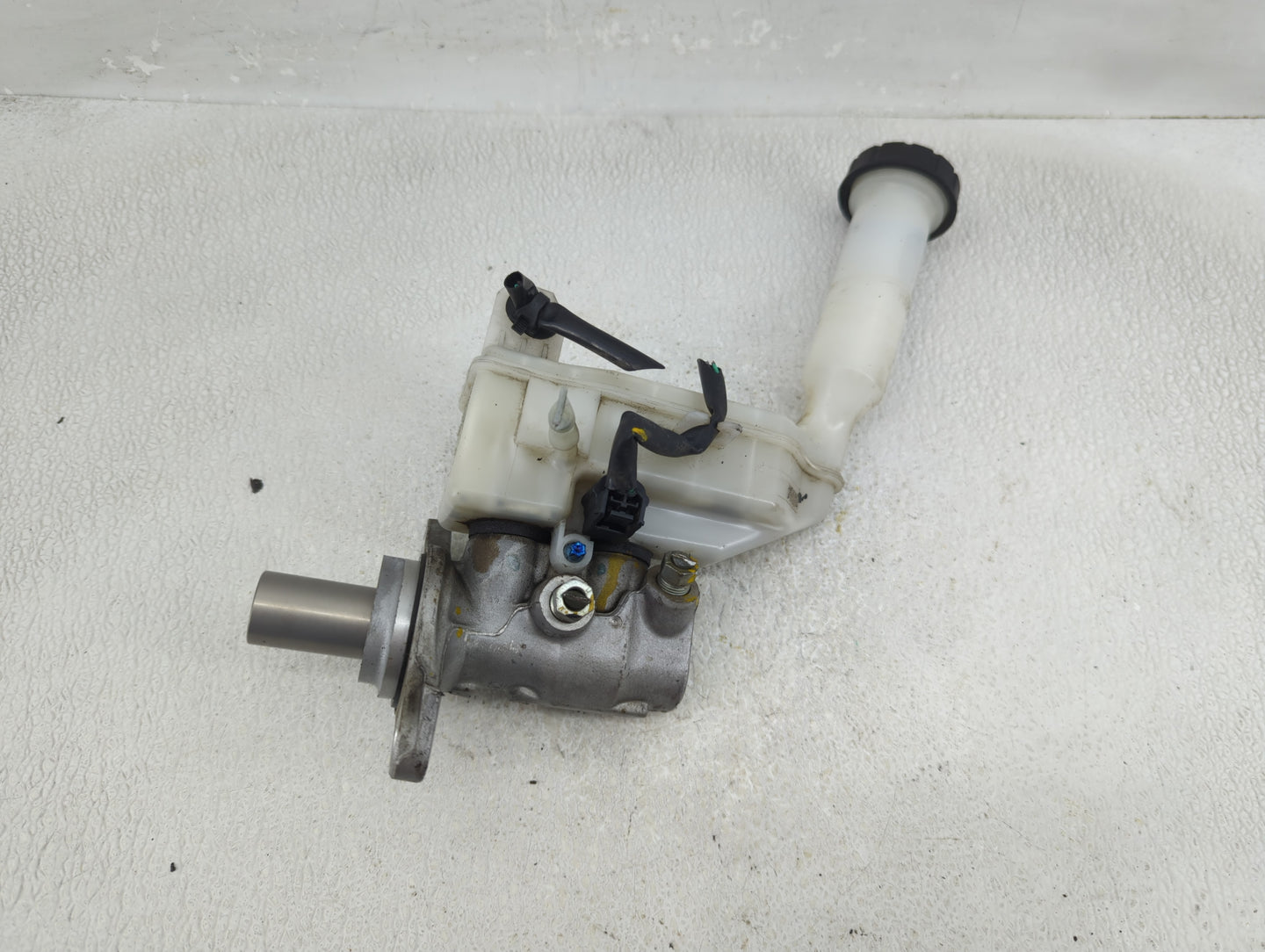 2013-2019 Nissan Sentra Brake Master Cylinder 1276501 - Oemusedautoparts1.com