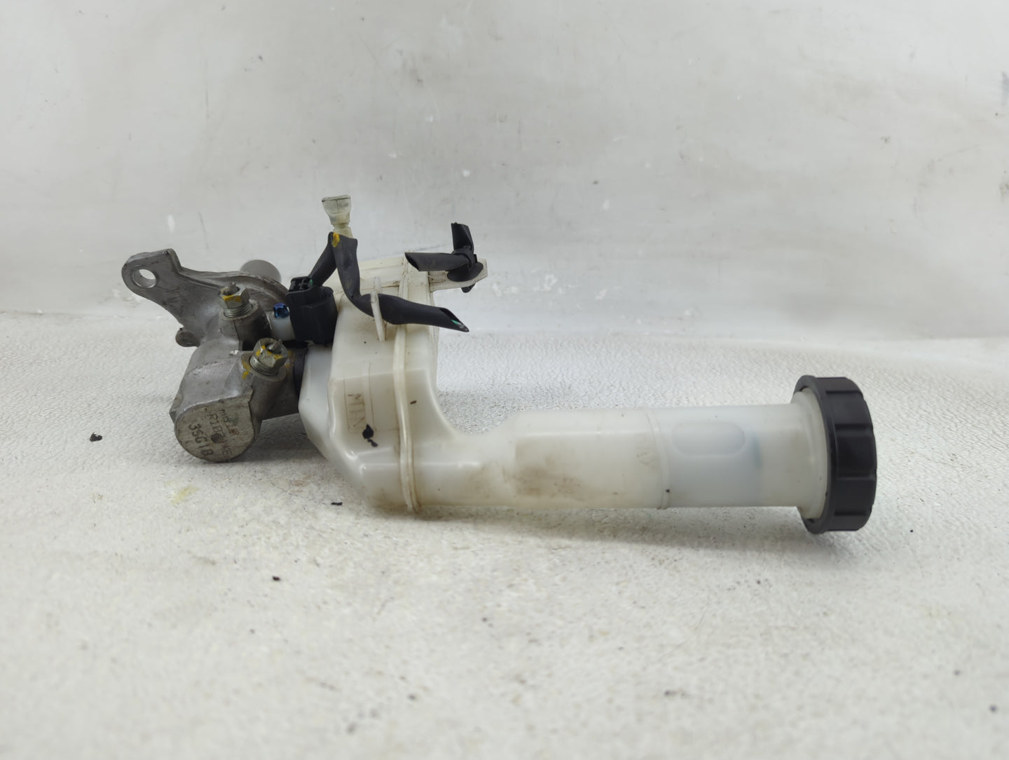2013-2019 Nissan Sentra Brake Master Cylinder 1276501 - Oemusedautoparts1.com