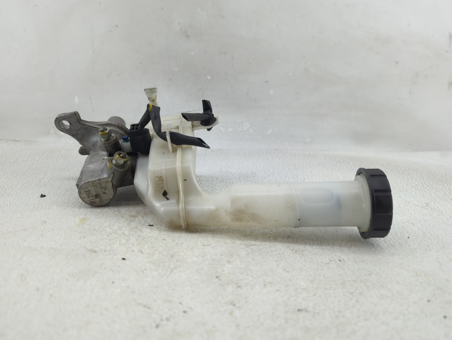 2013-2019 Nissan Sentra Brake Master Cylinder 1276501 - Oemusedautoparts1.com