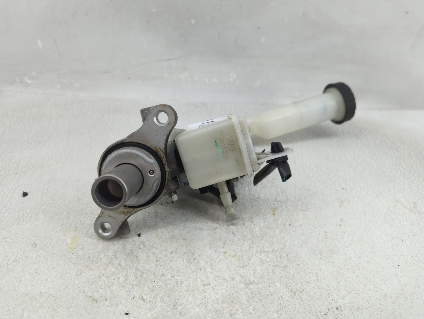 2013-2019 Nissan Sentra Brake Master Cylinder 1276501 - Oemusedautoparts1.com