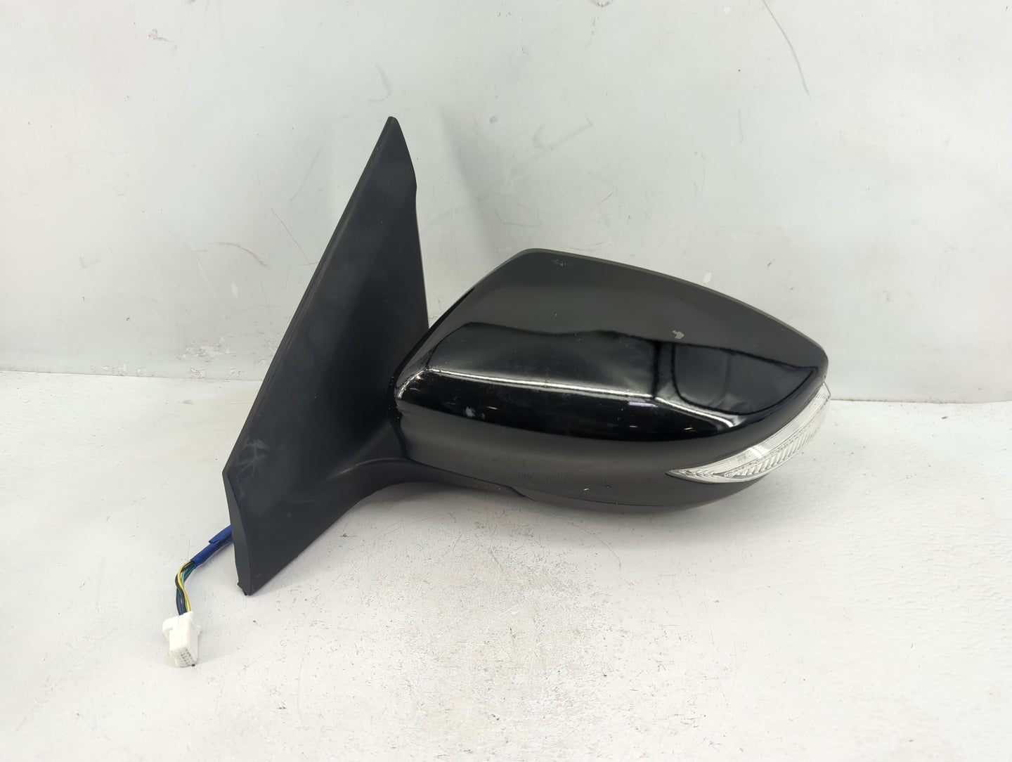 2016-2019 Nissan Sentra Driver Side View Mirror - Left Door Mirror OEM Used - Oemusedautoparts1.com