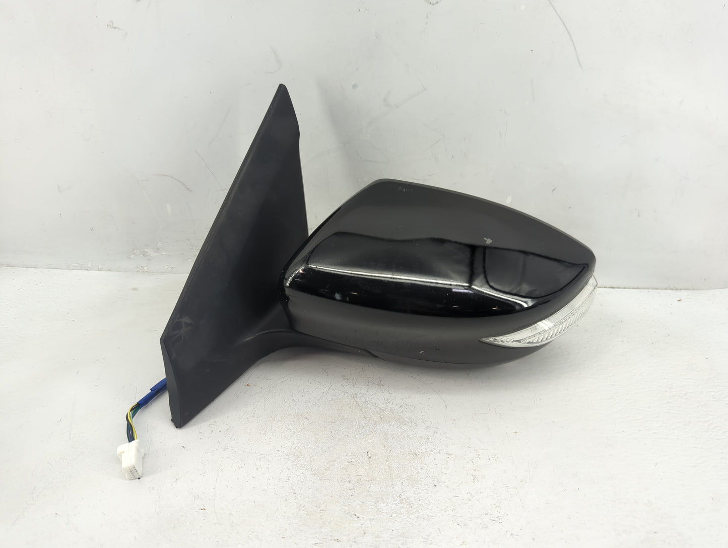 2016-2019 Nissan Sentra Driver Side View Mirror - Left Door Mirror OEM Used - Oemusedautoparts1.com