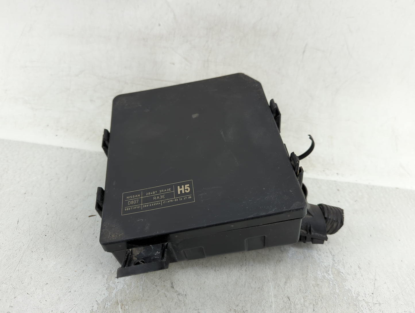 2013-2019 Nissan Sentra Fusebox Fuse Box Panel Relay Module P/N:284B7 3RA3E Fits Fits 2013 2014 2015 2016 2017 2018 2019 OEM