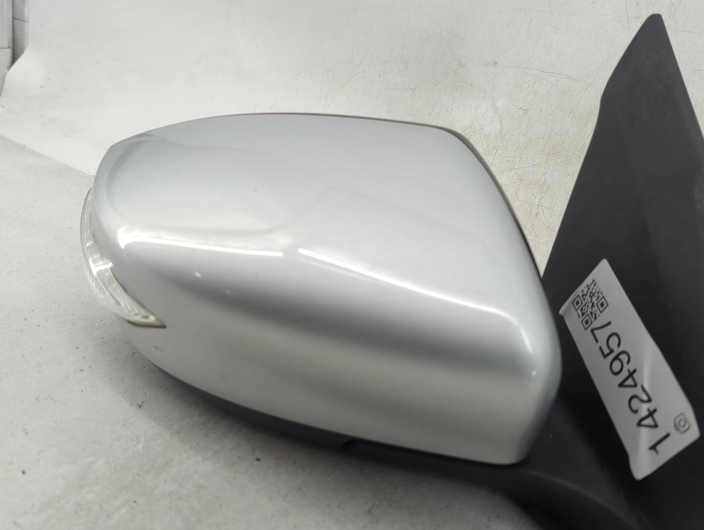 2016-2019 Nissan Sentra Passenger Side View Mirror - Right Door Mirror OEM Used - Oemusedautoparts1.com