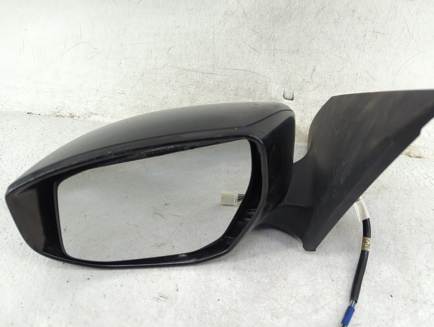 2016-2019 Nissan Sentra Driver Side View Mirror - Left Door Mirror OEM Used - Oemusedautoparts1.com
