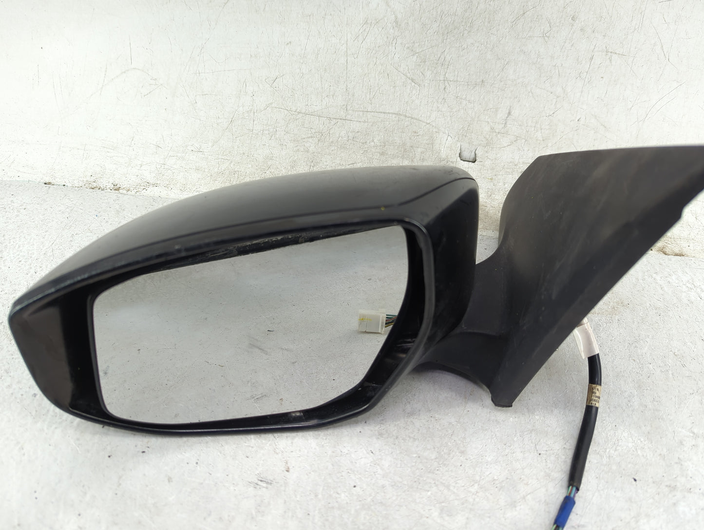 2016-2019 Nissan Sentra Driver Side View Mirror - Left Door Mirror OEM Used - Oemusedautoparts1.com