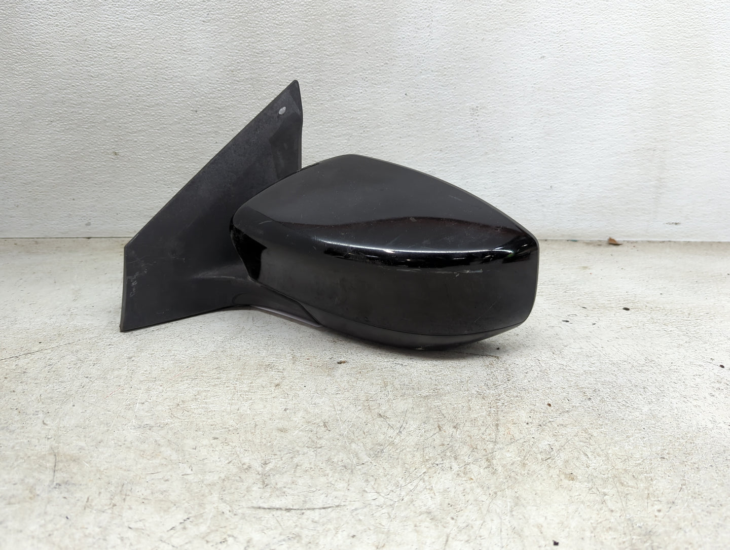 2016-2019 Nissan Sentra Driver Side View Mirror - Left Door Mirror OEM Used - Oemusedautoparts1.com
