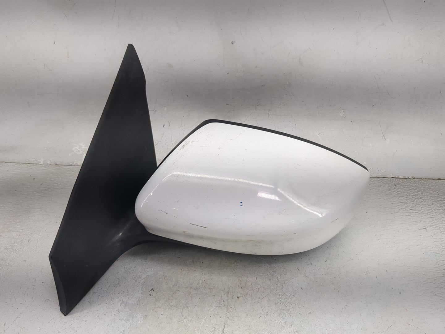 2016-2019 Nissan Sentra Driver Side View Mirror - Left Door Mirror OEM Used - Oemusedautoparts1.com