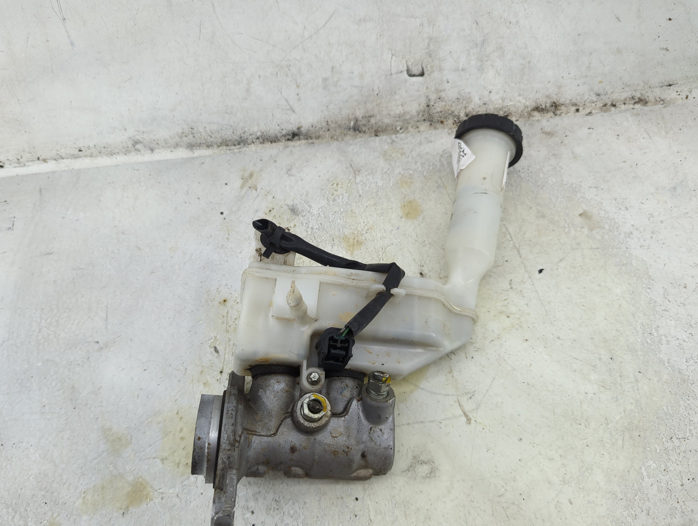 2013-2019 Nissan Sentra Brake Master Cylinder 1492390 - Oemusedautoparts1.com