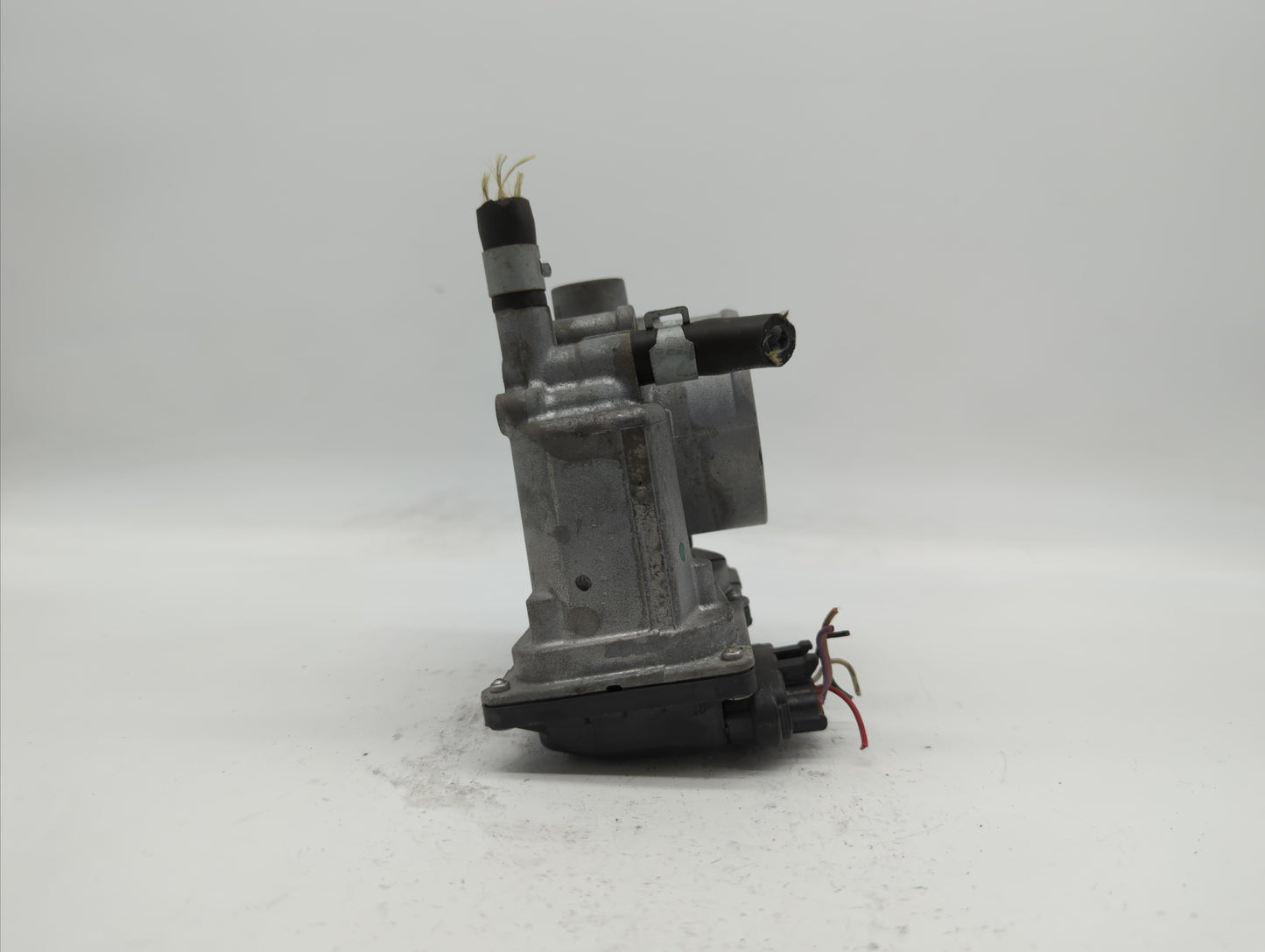 2013-2019 Nissan Sentra Throttle Body P/N:3RA60-01 C 3RA60-01 E, 3RA60-01 D Fits Fits 2013 2014 2015 2016 2017 2018 2019 OEM