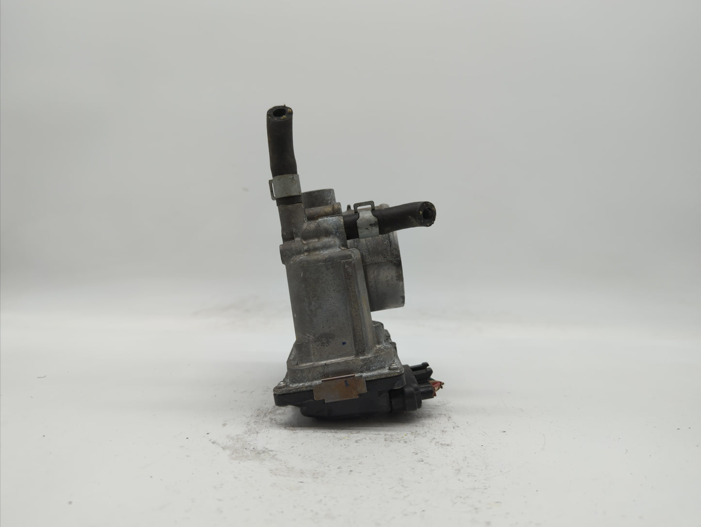 2013-2019 Nissan Sentra Throttle Body P/N:3RA60-01 C 3RA60-01 E, 3RA60-01 D Fits Fits 2013 2014 2015 2016 2017 2018 2019 OEM