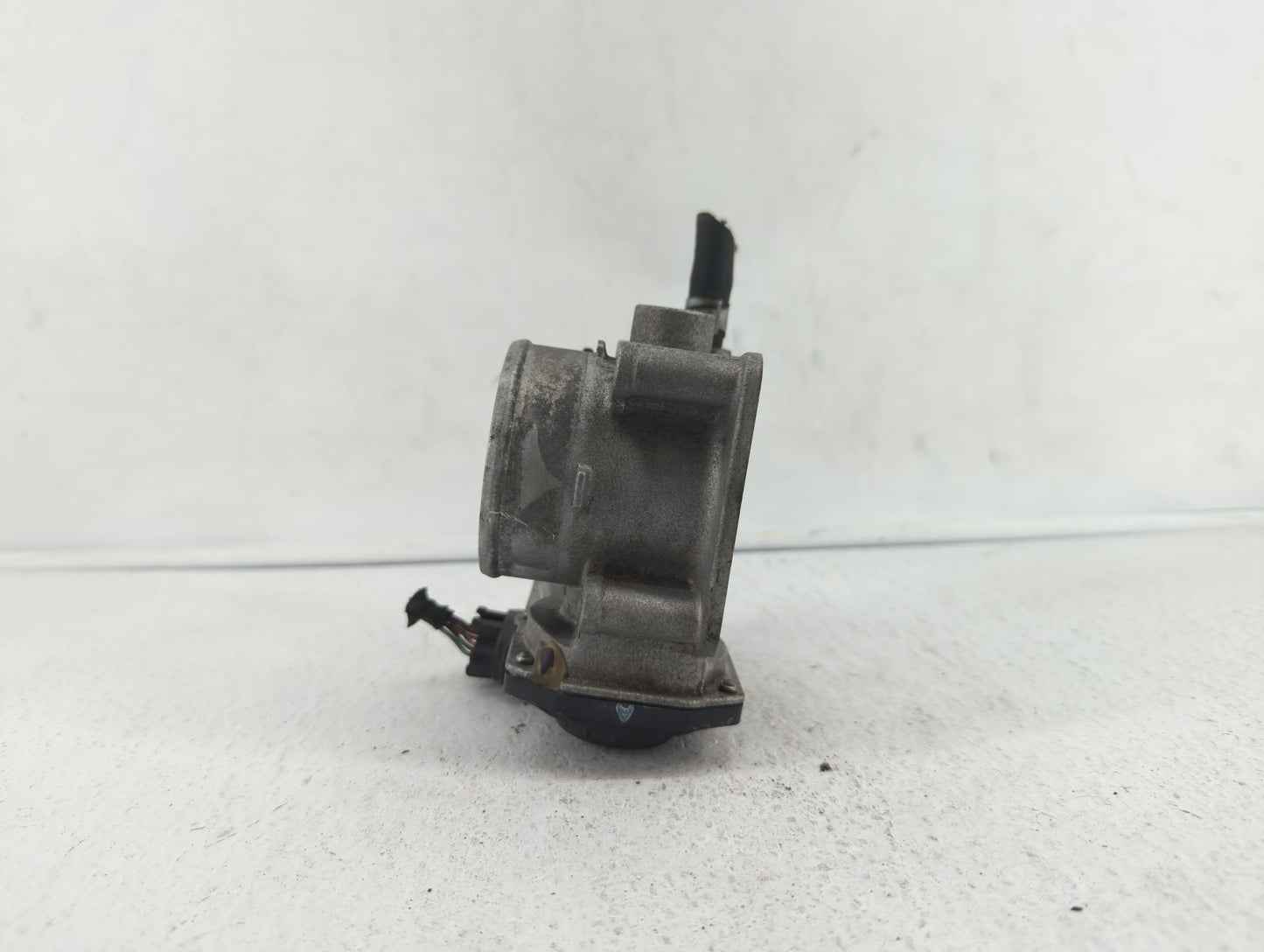 2013-2019 Nissan Sentra Throttle Body P/N:3RA60-01 C 3RA60-01 E, 3RA60-01 D Fits Fits 2013 2014 2015 2016 2017 2018 2019 OEM