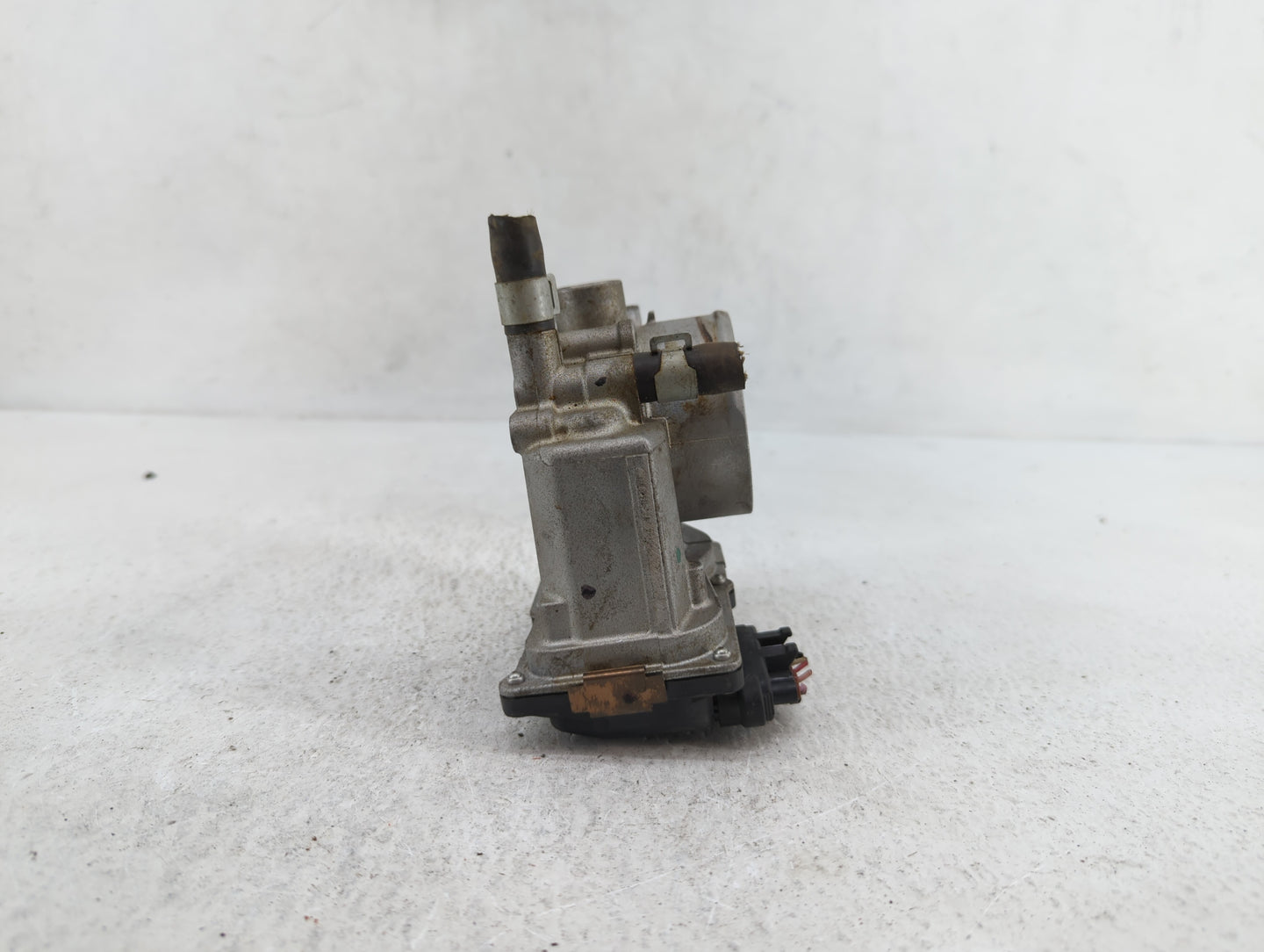 2013-2019 Nissan Sentra Throttle Body P/N:3RA60-01 C 3RA60-01 E, 3RA60-01 D Fits Fits 2013 2014 2015 2016 2017 2018 2019 OEM