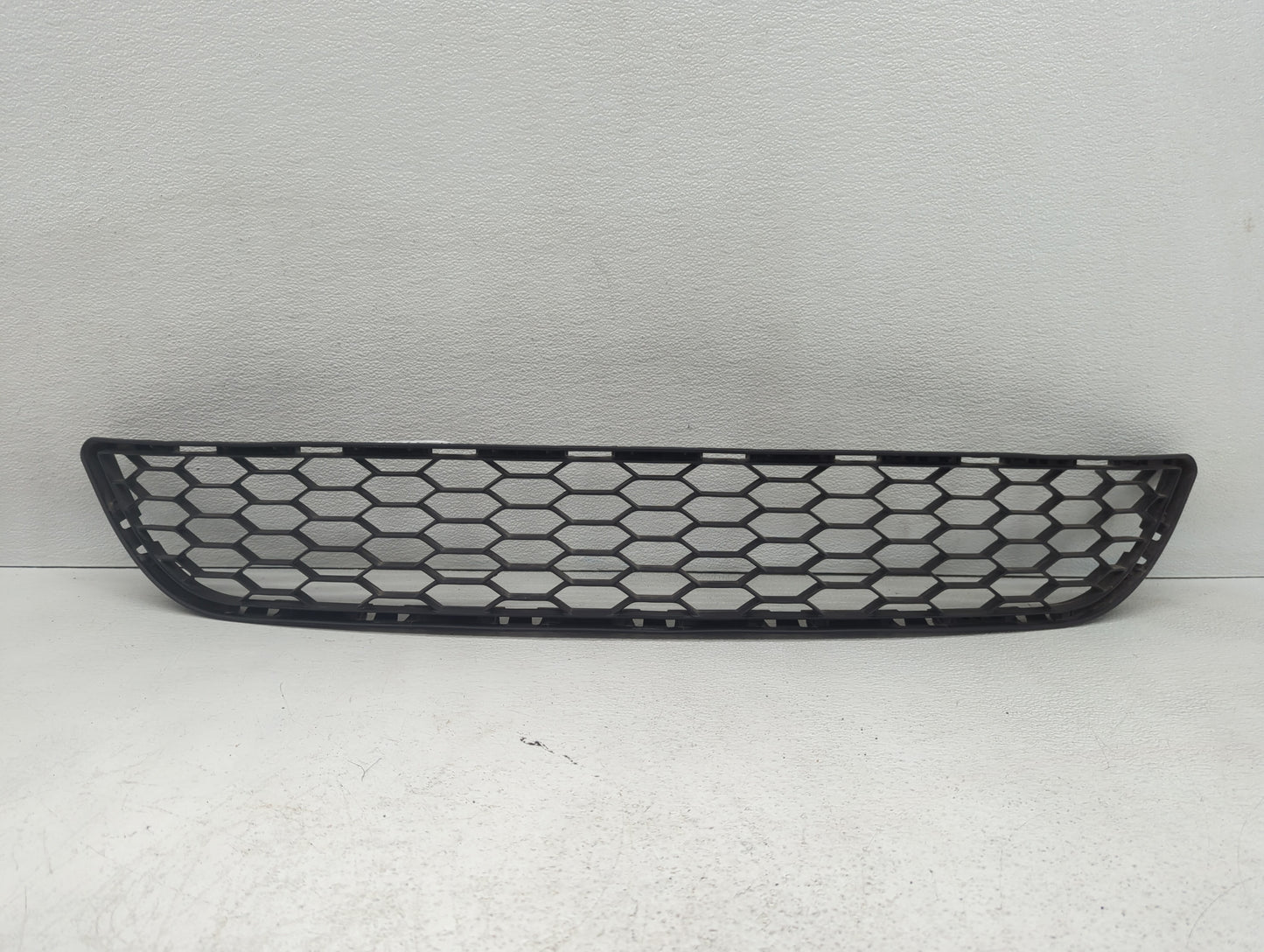 2016-2019 Nissan Sentra Front Grille Bumper Not Included - Oemusedautoparts1.com