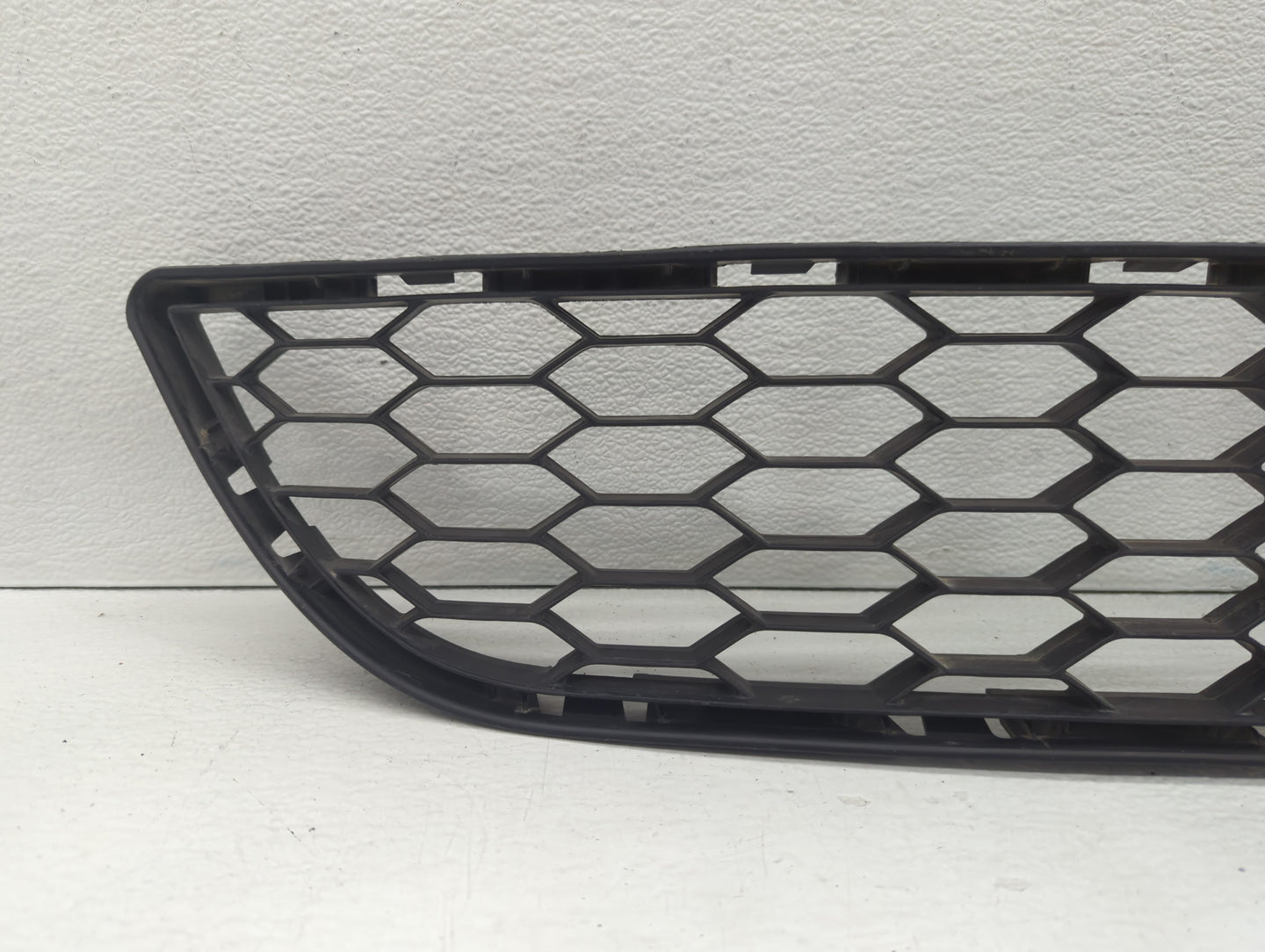 2016-2019 Nissan Sentra Front Grille Bumper Not Included - Oemusedautoparts1.com