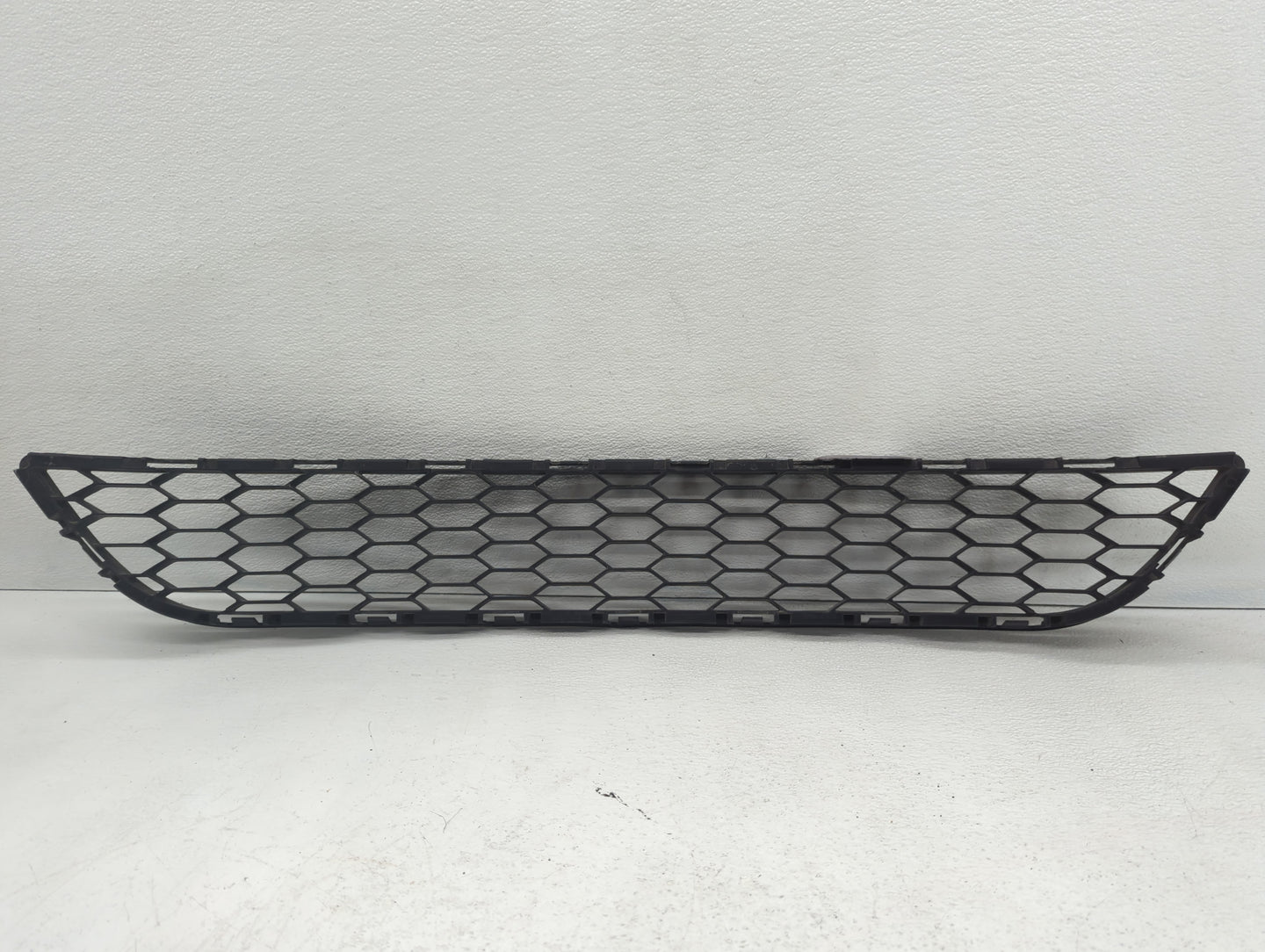 2016-2019 Nissan Sentra Front Grille Bumper Not Included - Oemusedautoparts1.com