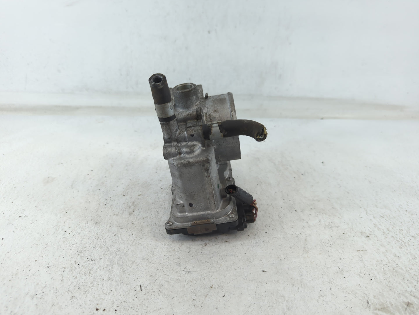 2013-2019 Nissan Sentra Throttle Body P/N:00449 7E08, 3RA60-01 B Fits Fits 2013 2014 2015 2016 2017 2018 2019 OEM Used Auto 