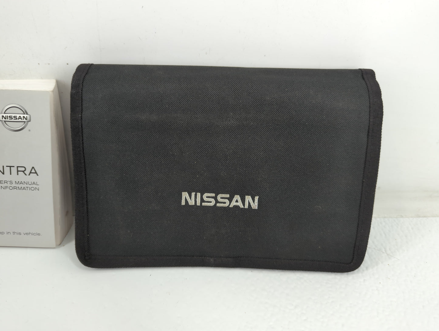 2017 Nissan Sentra Owners Manual Book Guide P/N:OM17EM 0B17U1 OEM Used Auto Parts - Oemusedautoparts1.com