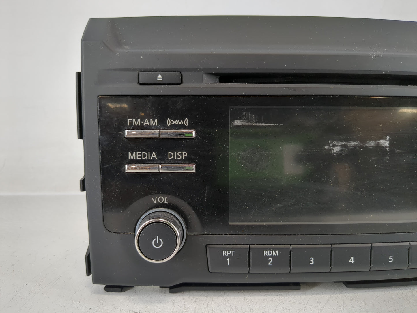 2016-2017 Nissan Titan Radio AM FM Cd Player Receiver Replacement P/N:28185 EZ20B Fits Fits 2016 2017 OEM Used Auto Parts - 