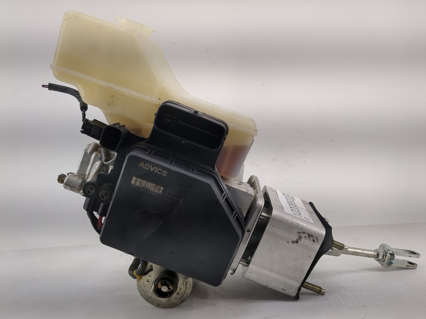 Nissan Titan Brake Master Cylinder - Oemusedautoparts1.com