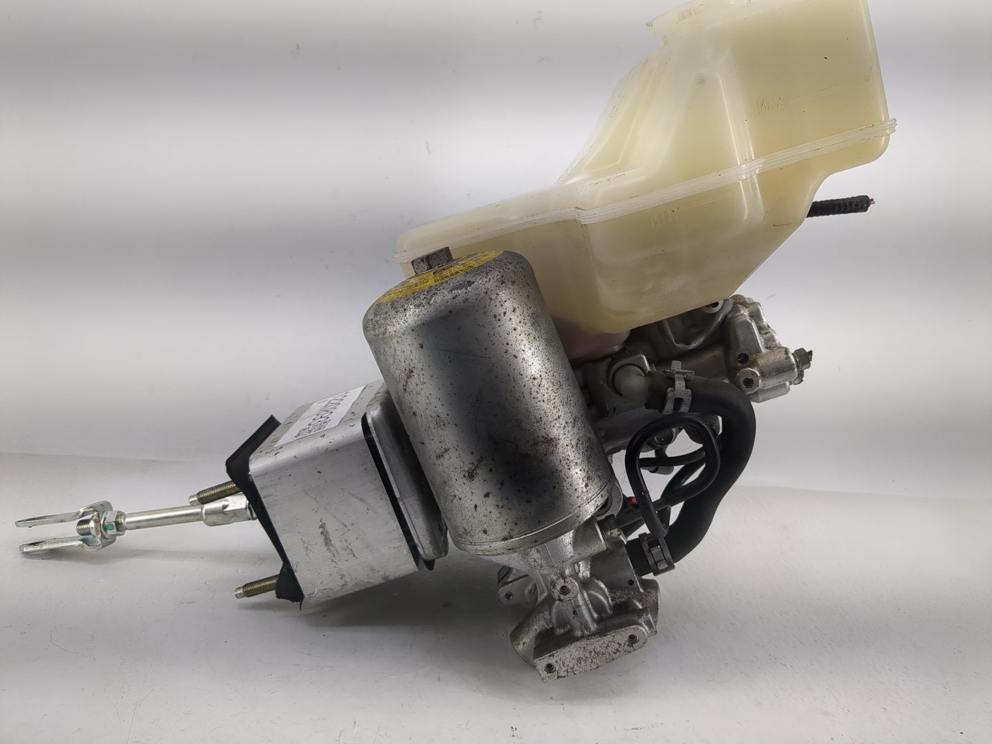 Nissan Titan Brake Master Cylinder - Oemusedautoparts1.com