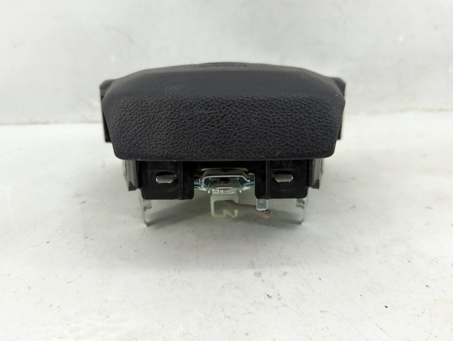 2016-2018 Nissan Titan Air Bag Driver Left Steering Wheel Mounted Fits Fits 2016 2017 2018 OEM Used Auto Parts - Oemusedauto