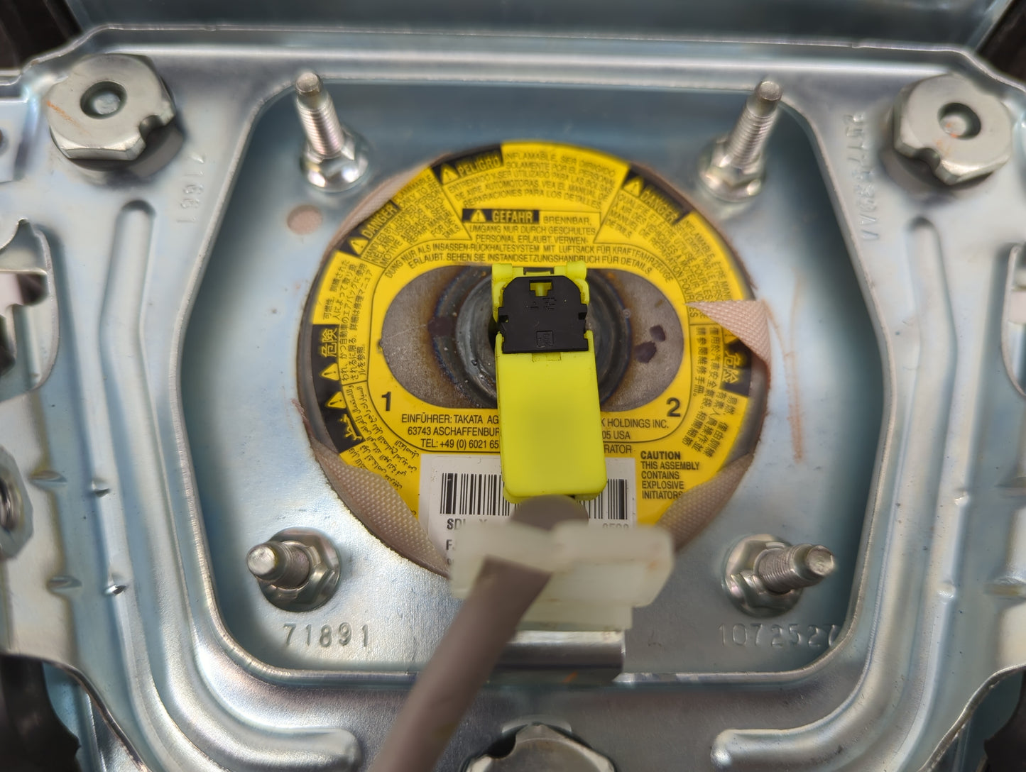 2016-2018 Nissan Titan Air Bag Driver Left Steering Wheel Mounted Fits Fits 2016 2017 2018 OEM Used Auto Parts - Oemusedauto