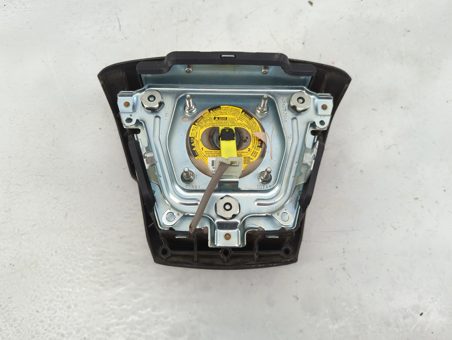 2016-2018 Nissan Titan Air Bag Driver Left Steering Wheel Mounted Fits Fits 2016 2017 2018 OEM Used Auto Parts - Oemusedauto