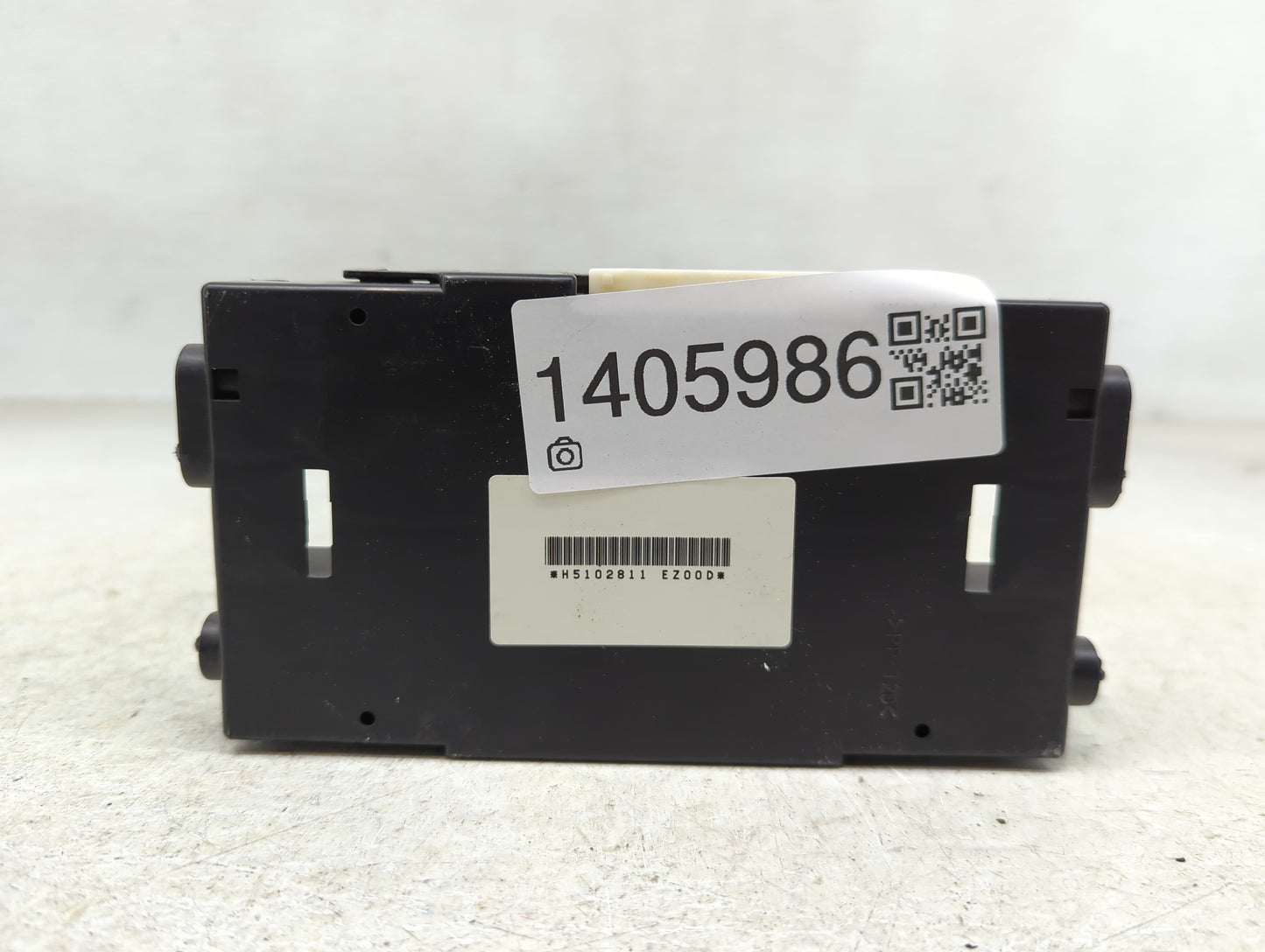 2017-2017 Nissan Titan Temperature Control Module 27760ez00d - Oemusedautoparts1.com