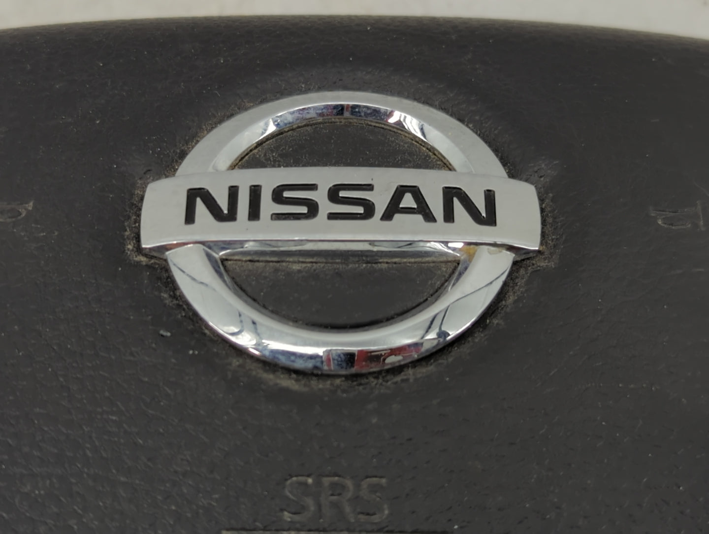 2016-2018 Nissan Titan Air Bag Driver Left Steering Wheel Mounted P/N:985109FS8A Fits Fits 2016 2017 2018 OEM Used Auto Part