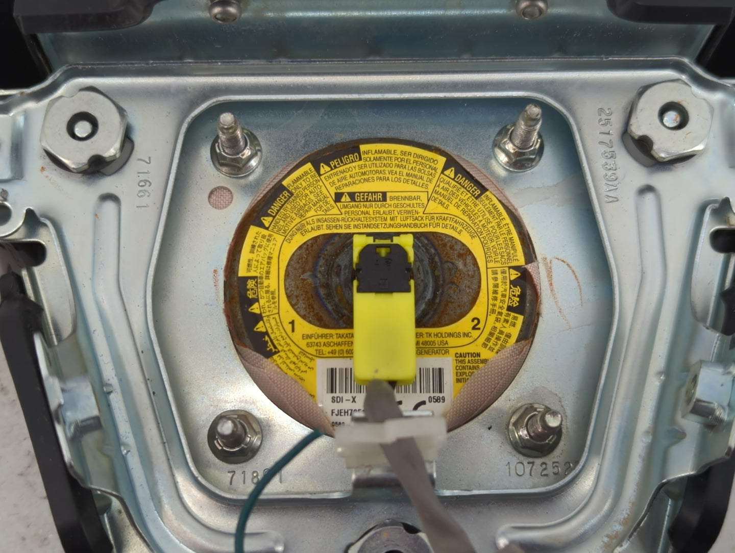 2016-2018 Nissan Titan Air Bag Driver Left Steering Wheel Mounted P/N:985109FS8A Fits Fits 2016 2017 2018 OEM Used Auto Part