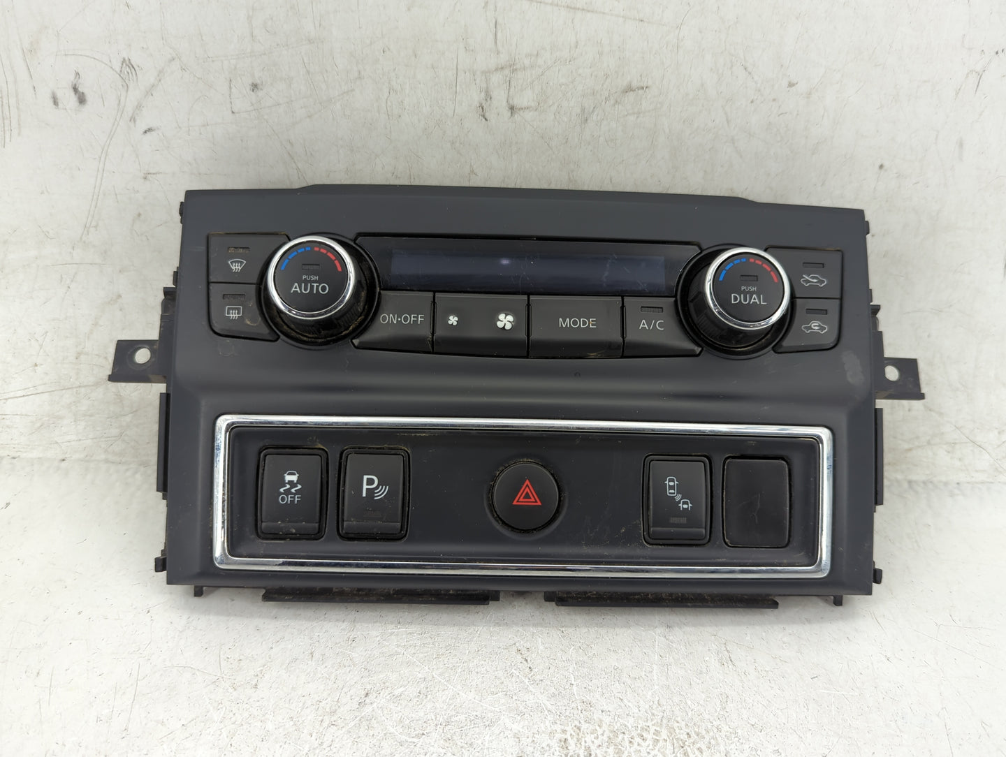 2016-2022 Nissan Titan Climate Control Module Temperature AC/Heater Replacement P/N:27500-EZ20B Fits OEM Used Auto Parts - O