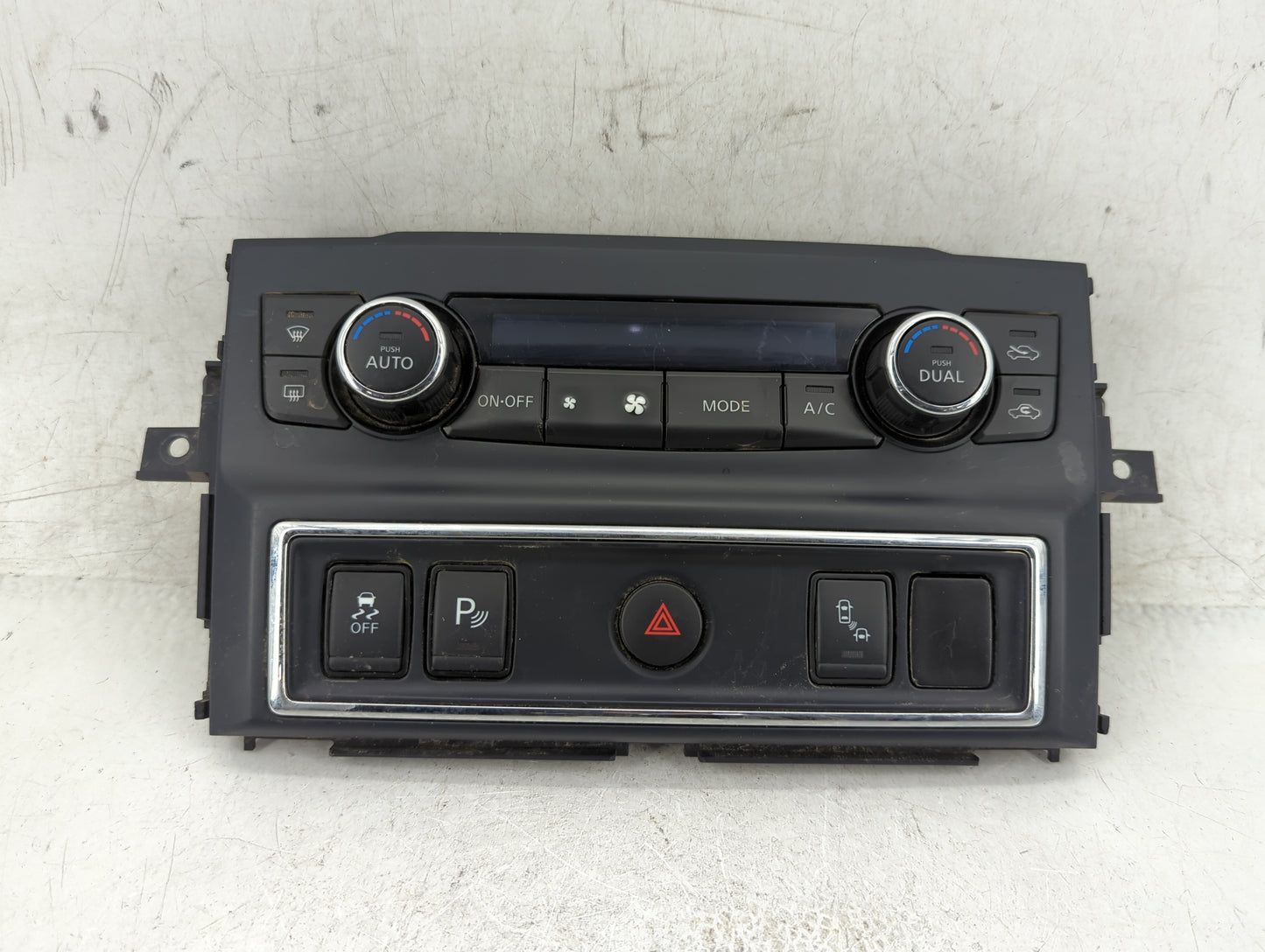 2016-2022 Nissan Titan Climate Control Module Temperature AC/Heater Replacement P/N:27500-EZ20B Fits OEM Used Auto Parts - O