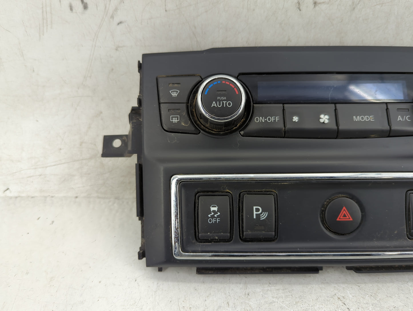 2016-2022 Nissan Titan Climate Control Module Temperature AC/Heater Replacement P/N:27500-EZ20B Fits OEM Used Auto Parts - O