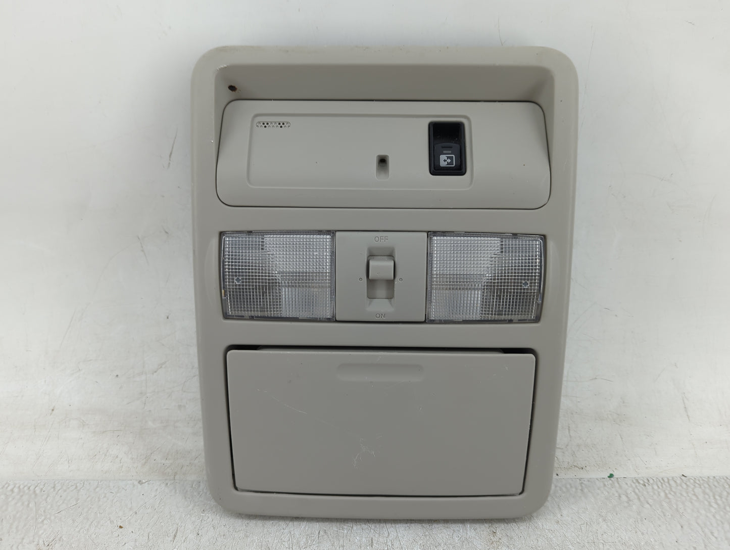 2017 Nissan Titan Overhead Roof Console - Oemusedautoparts1.com