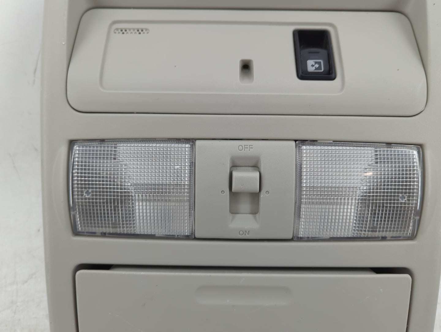 2017 Nissan Titan Overhead Roof Console - Oemusedautoparts1.com