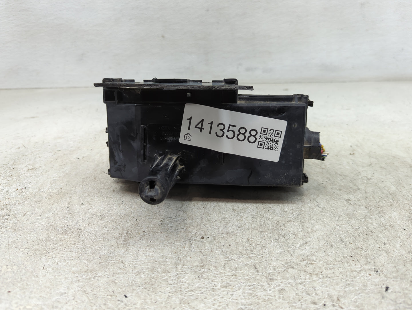 2016-2022 Nissan Titan Fusebox Fuse Box Panel Relay Module P/N:24382 EZ00B Fits Fits 2016 2017 2018 2019 2020 2021 2022 OEM 