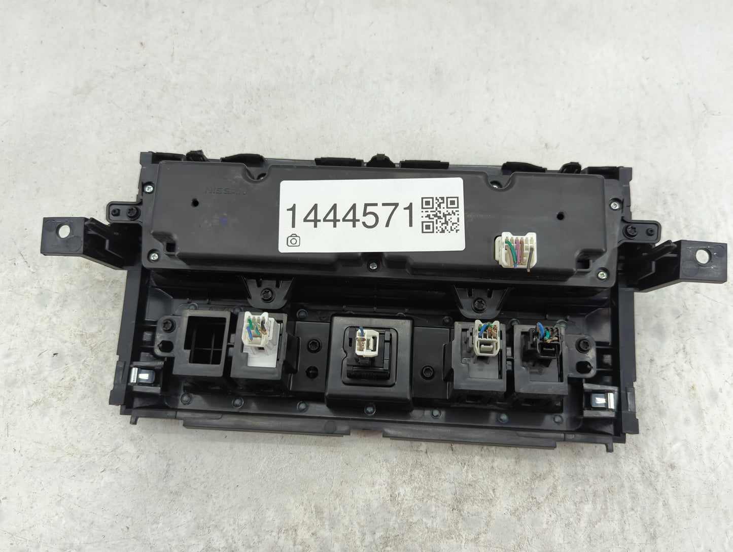 2016-2022 Nissan Titan Climate Control Module Temperature AC/Heater Replacement P/N:27500 EZ20B Fits OEM Used Auto Parts - O