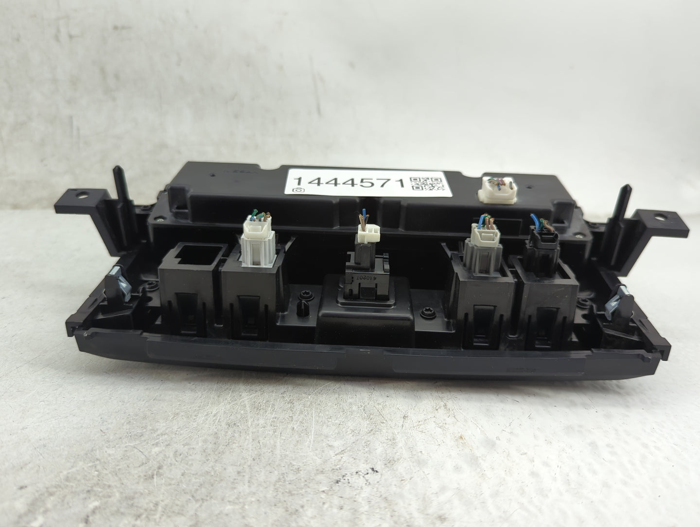 2016-2022 Nissan Titan Climate Control Module Temperature AC/Heater Replacement P/N:27500 EZ20B Fits OEM Used Auto Parts - O