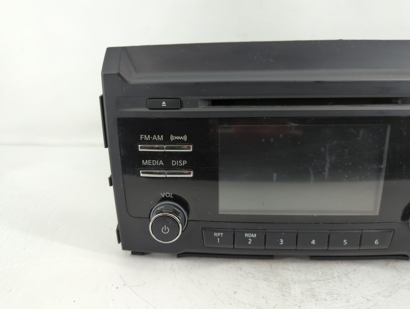 Nissan Titan Am Fm Cd Player Radio Receiver - Oemusedautoparts1.com