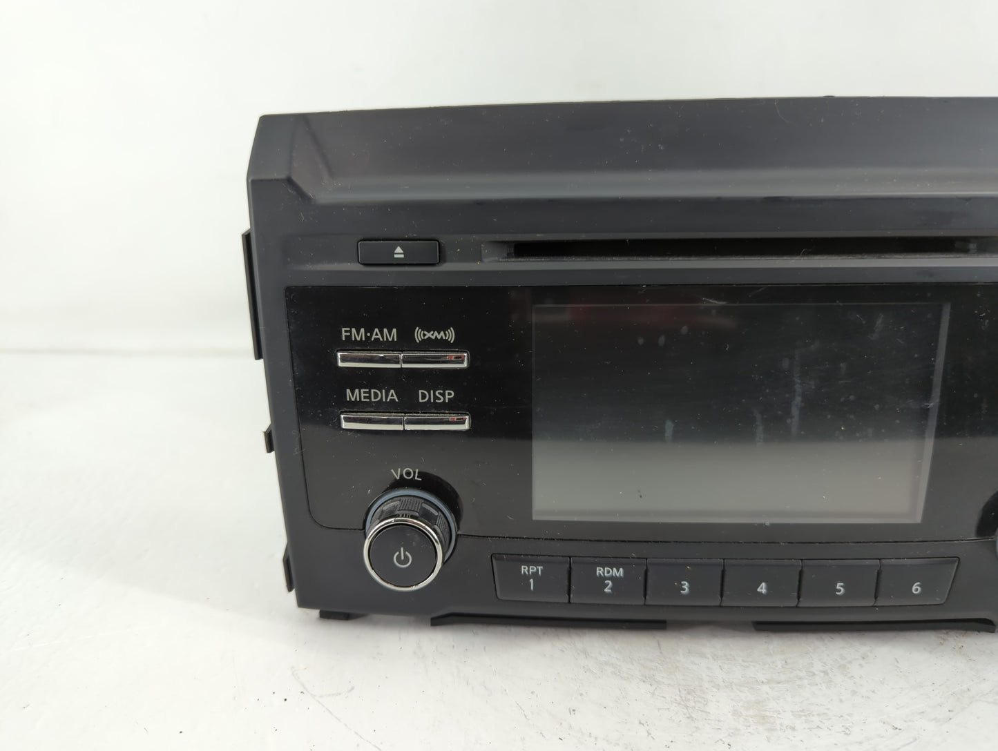 Nissan Titan Am Fm Cd Player Radio Receiver - Oemusedautoparts1.com