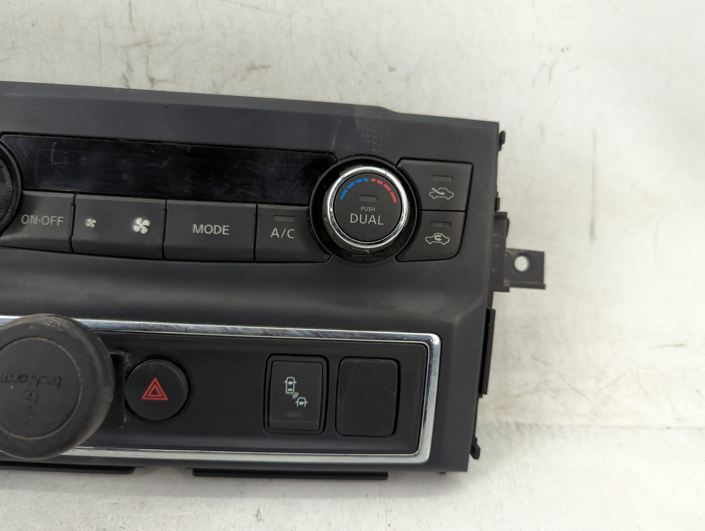 2016-2017 Nissan Titan Xd Climate Control Module Temperature AC/Heater Replacement P/N:27500-EZ20B Fits Fits 2016 2017 OEM U