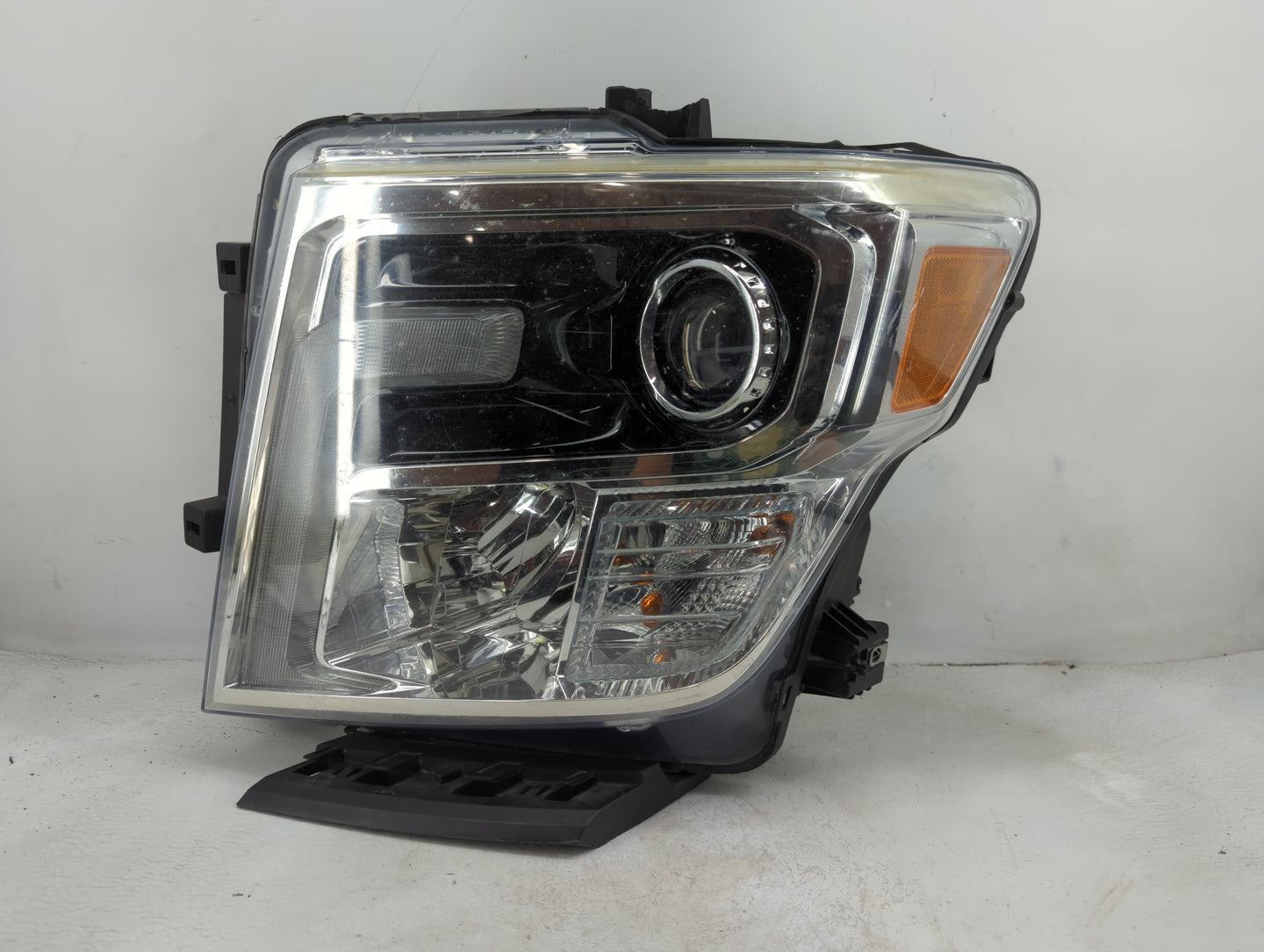 2016-2019 Nissan Titan Xd Driver Left Oem Head Light Headlight Lamp - Oemusedautoparts1.com
