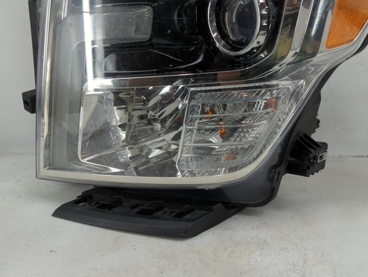2016-2019 Nissan Titan Xd Driver Left Oem Head Light Headlight Lamp - Oemusedautoparts1.com
