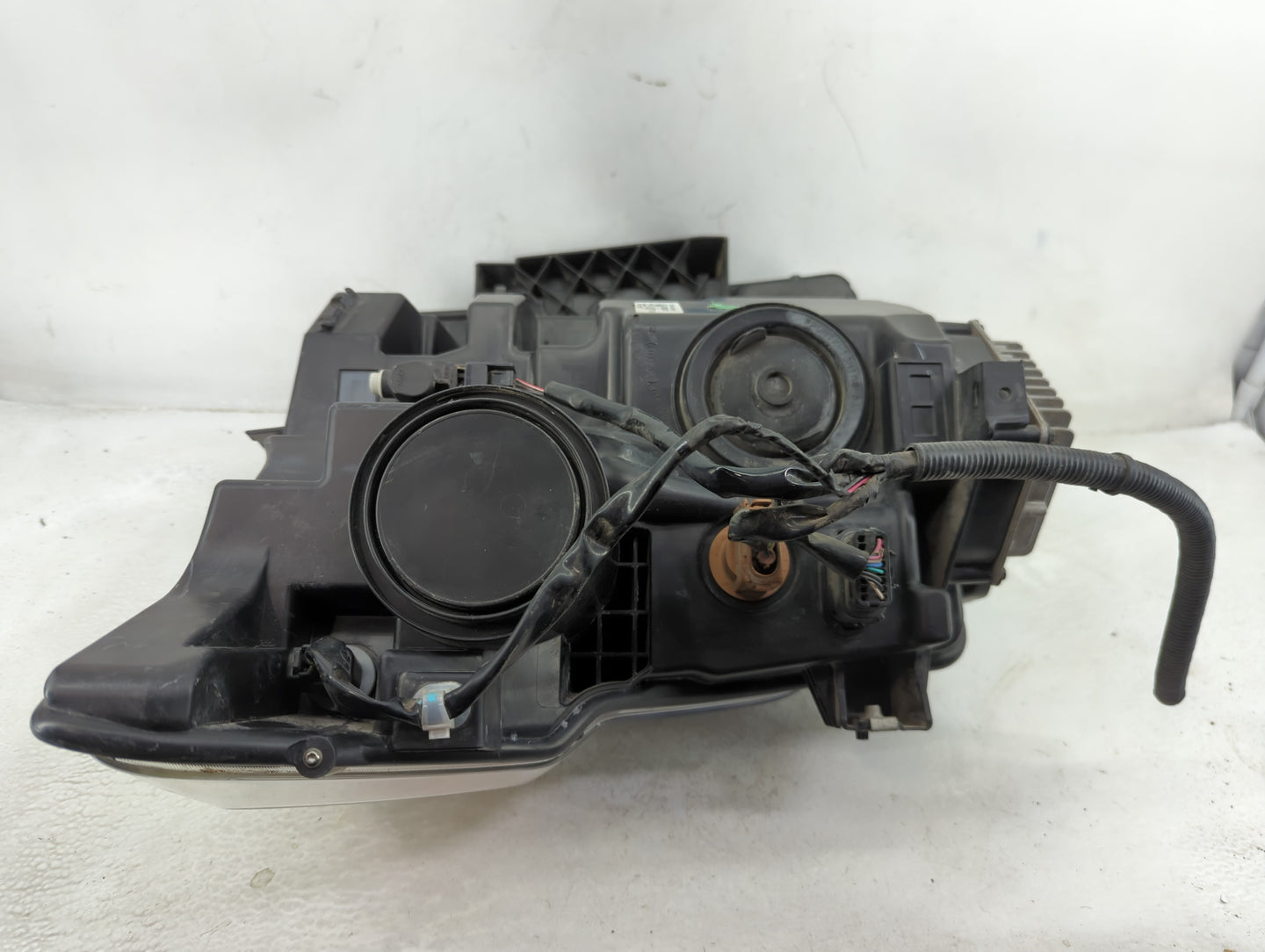 2016-2019 Nissan Titan Xd Driver Left Oem Head Light Headlight Lamp - Oemusedautoparts1.com