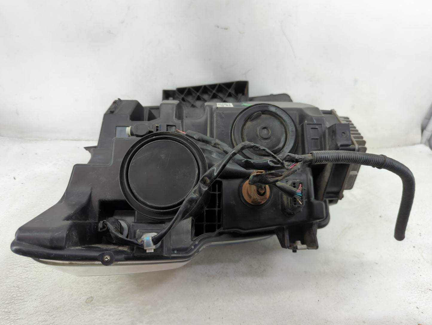 2016-2019 Nissan Titan Xd Driver Left Oem Head Light Headlight Lamp - Oemusedautoparts1.com