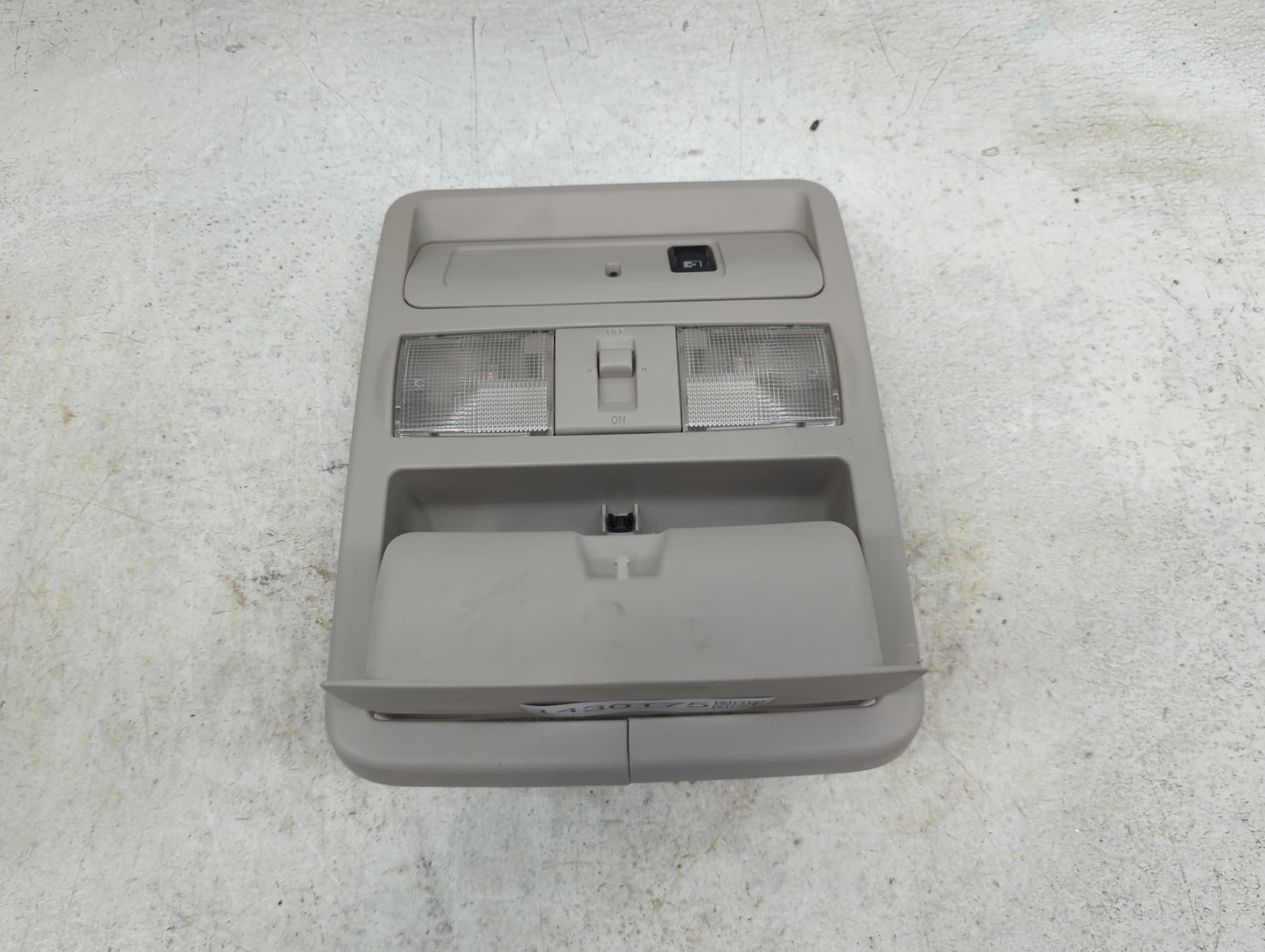 2017 Nissan Titan Xd Overhead Roof Console - Oemusedautoparts1.com