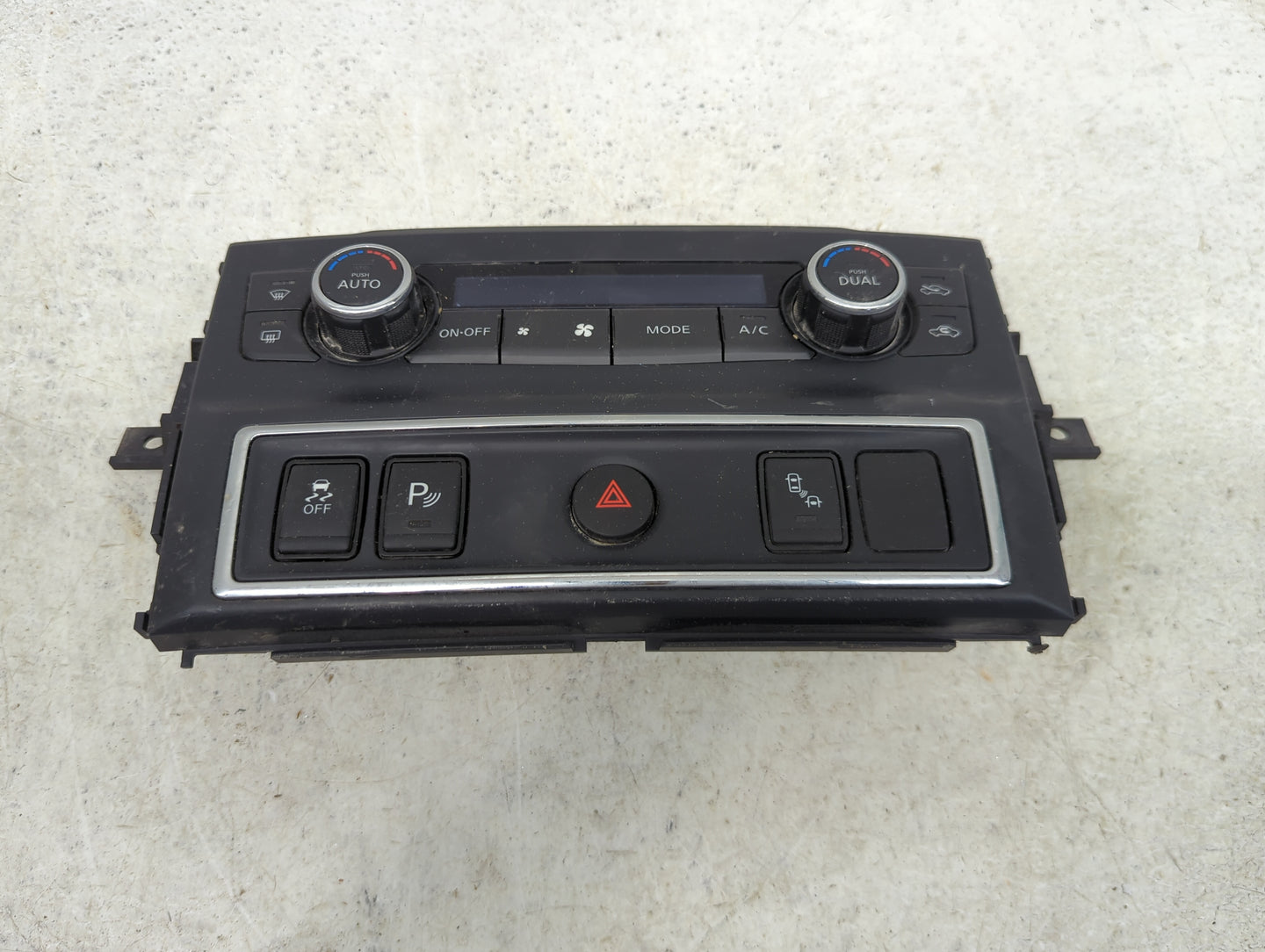 2017 Nissan Titan Xd Climate Control Module Temperature AC/Heater Replacement P/N:27500 EZ20B Fits OEM Used Auto Parts - Oem