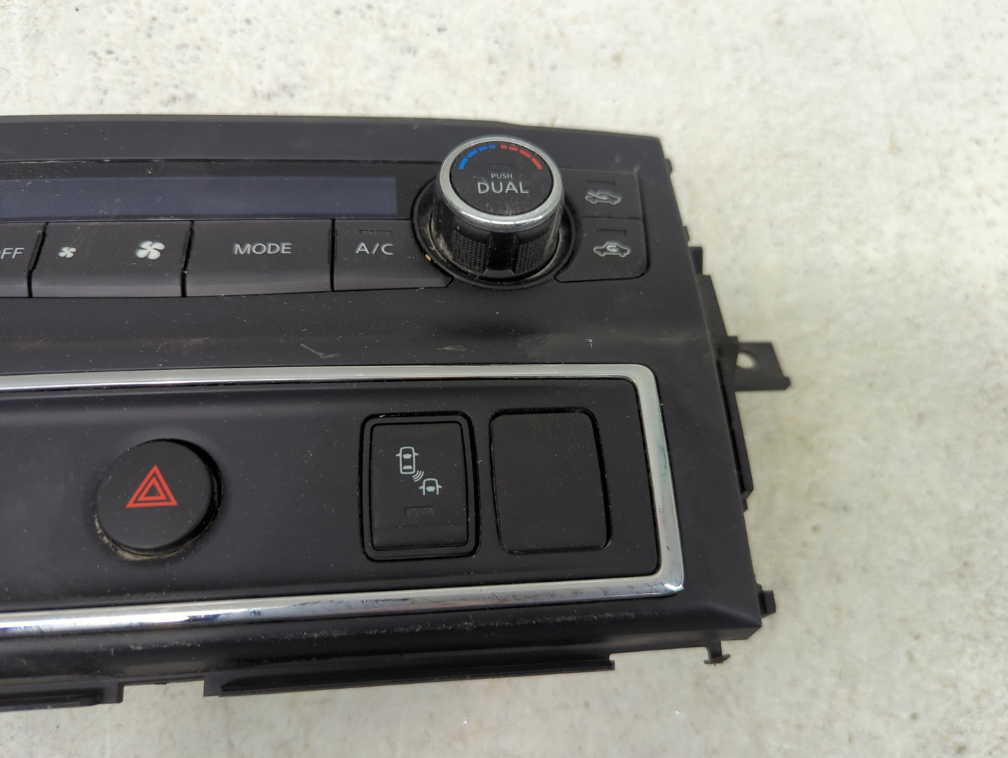 2017 Nissan Titan Xd Climate Control Module Temperature AC/Heater Replacement P/N:27500 EZ20B Fits OEM Used Auto Parts - Oem
