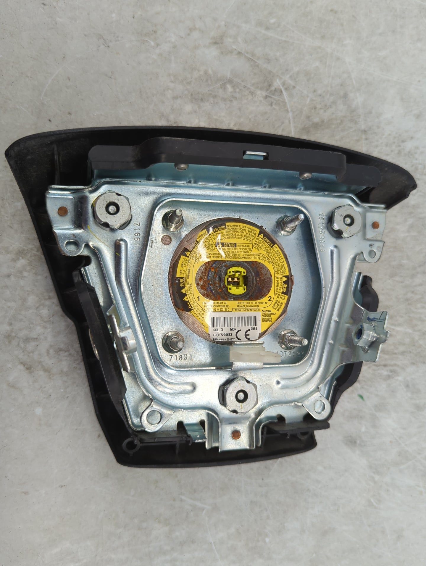 2017 Nissan Titan Xd Air Bag Driver Left Steering Wheel Mounted P/N:FJEH7200663 0589-P1-000232 Fits OEM Used Auto Parts - Oe